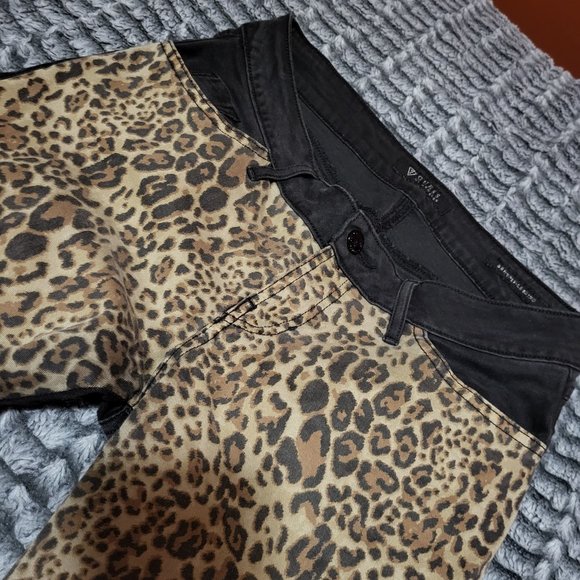 Leopard Guess Jeans (size 28) - Picture 5 of 10